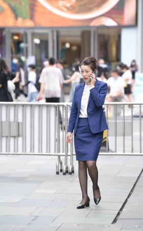 嘿丝工装美女 [17P]