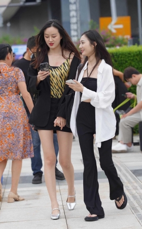大长腿美女 [18P]
