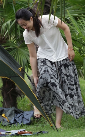 No1389 上“床”都不脱鞋的漂亮女孩，第二次碰见终于全露出