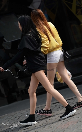 咔喳赛12  白色热裤两妹妹（18p） [18P]