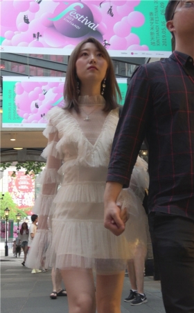 漂亮的白裙小姐姐
