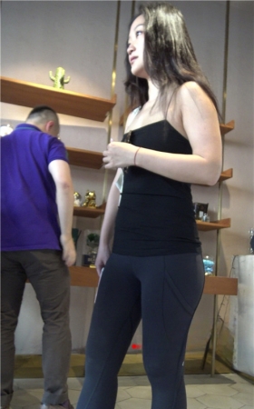 丰腴的黑色紧身裤小姐姐《二》