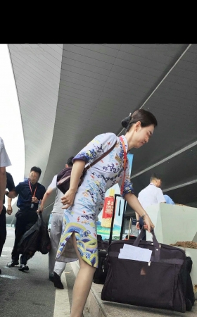 原创4K机场偶遇海航国际航班空姐们灰丝很吸睛 3P