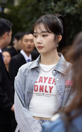 时装周拍摄高颜值的上戏女演员