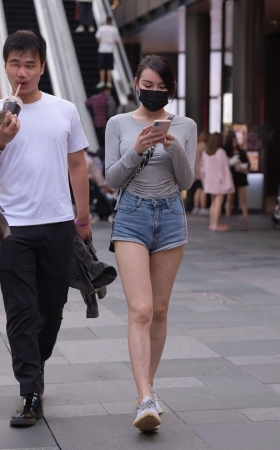 超短热裤大白腿女人 [18P]