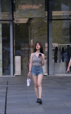 21727-3+70/热裤女生