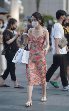 花花吊带裙 [21P]