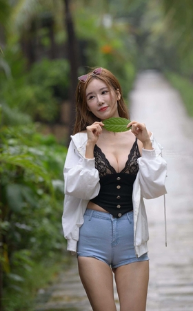 【魂魂旅拍摄影】牛仔热裤美女 [10P]