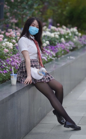 搭讪街拍黑色JK短裙mm [23P]