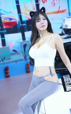 性感微胖车模美眉 【图片➕视频】 [18P]