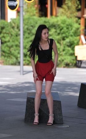 美女换鞋全过程