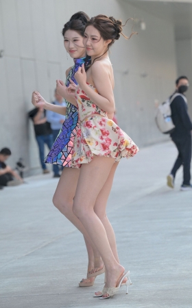 花裙美女 [24P]