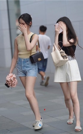 羞涩的闺蜜(65P)