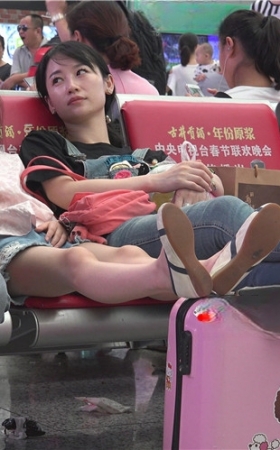 休息的漂亮美少妇