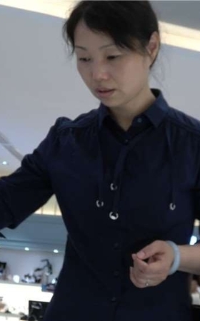 4K – 试鞋的丝袜美足成熟知性姐姐 [678 MB/MP4]