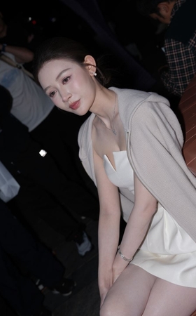 白裙美腿 [65P2V-2.80GB]