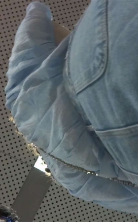 牛仔裙小姑娘