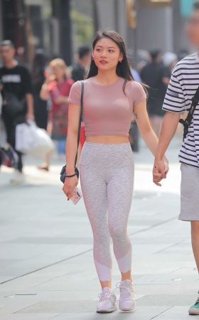 喜爱穿运动装的女友 [23P]
