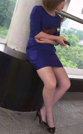 街拍短裙肉丝黑高MM