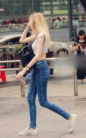 紧身牛仔洋妞 [13P]
