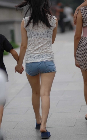 2016-08-19紧绷小牛仔短裤翘臀妹妹53张 [53P]