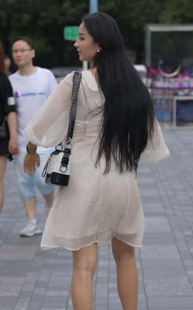 洋气的美女 [17P]