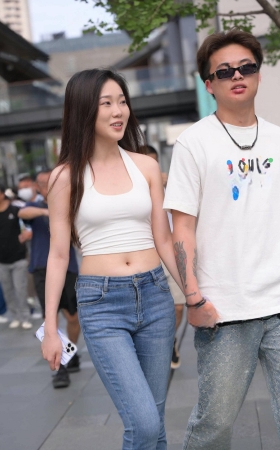 甜美型兰牛美女 [19P]