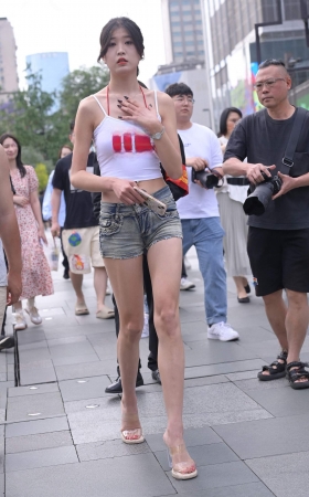几个月难得一见的美腿 [25P]