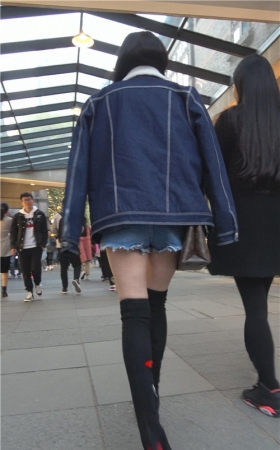 黑色高靴小姐姐