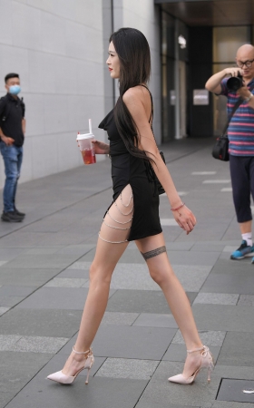 性感开叉短裙美腿女子 [25P]
