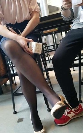 4k超清，粉衣黑丝袜美眉