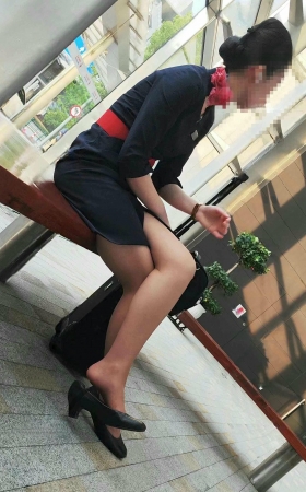 25稀少场景4K东航空姐飞了一天丝袜脚挑鞋歇歇 3P