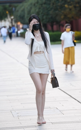 白皙美腿美女 [19P]