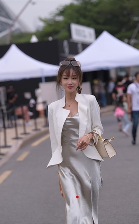 气质小西服美女(122P)