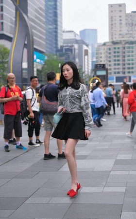 街拍红色高跟鞋美眉 [20P]
