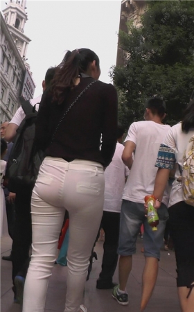 白色紧身透红美妇