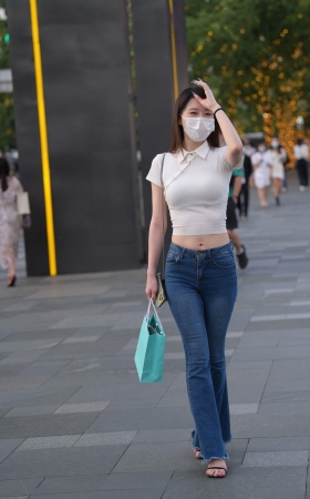 紧牛美女