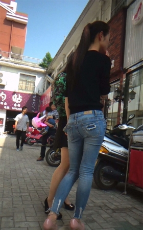 长裤牛仔美女