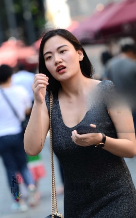 神摄手参赛13 丰满，紧身马夹裙（13P） [13P]