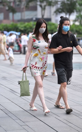 凉拖花短裙