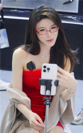红裙网红主播美女