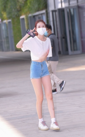 这个热裤大长腿美眉，我是爱了~ [21P]