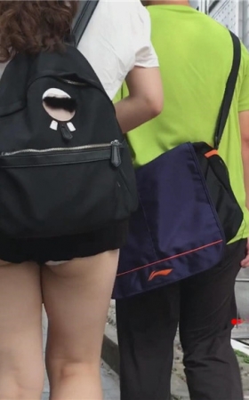 短裤月牙妹子