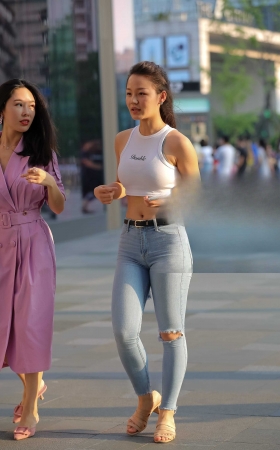 紧牛翘臀好身材 [23P]