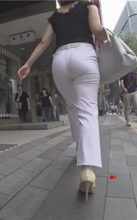 白色紧裤饱满圆润