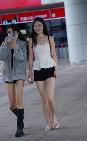 偶遇美白腿小妹 [14P]