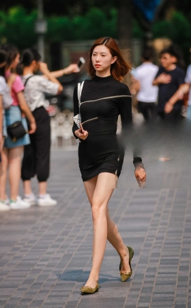 走路很好看的长腿气质女生 [19P]