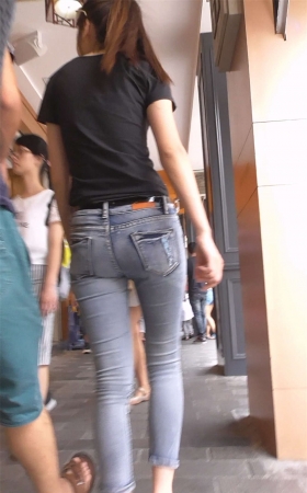 紧翘灰牛美少妇