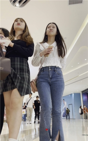 气质蓝色牛仔美女