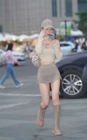 长靴小姐姐